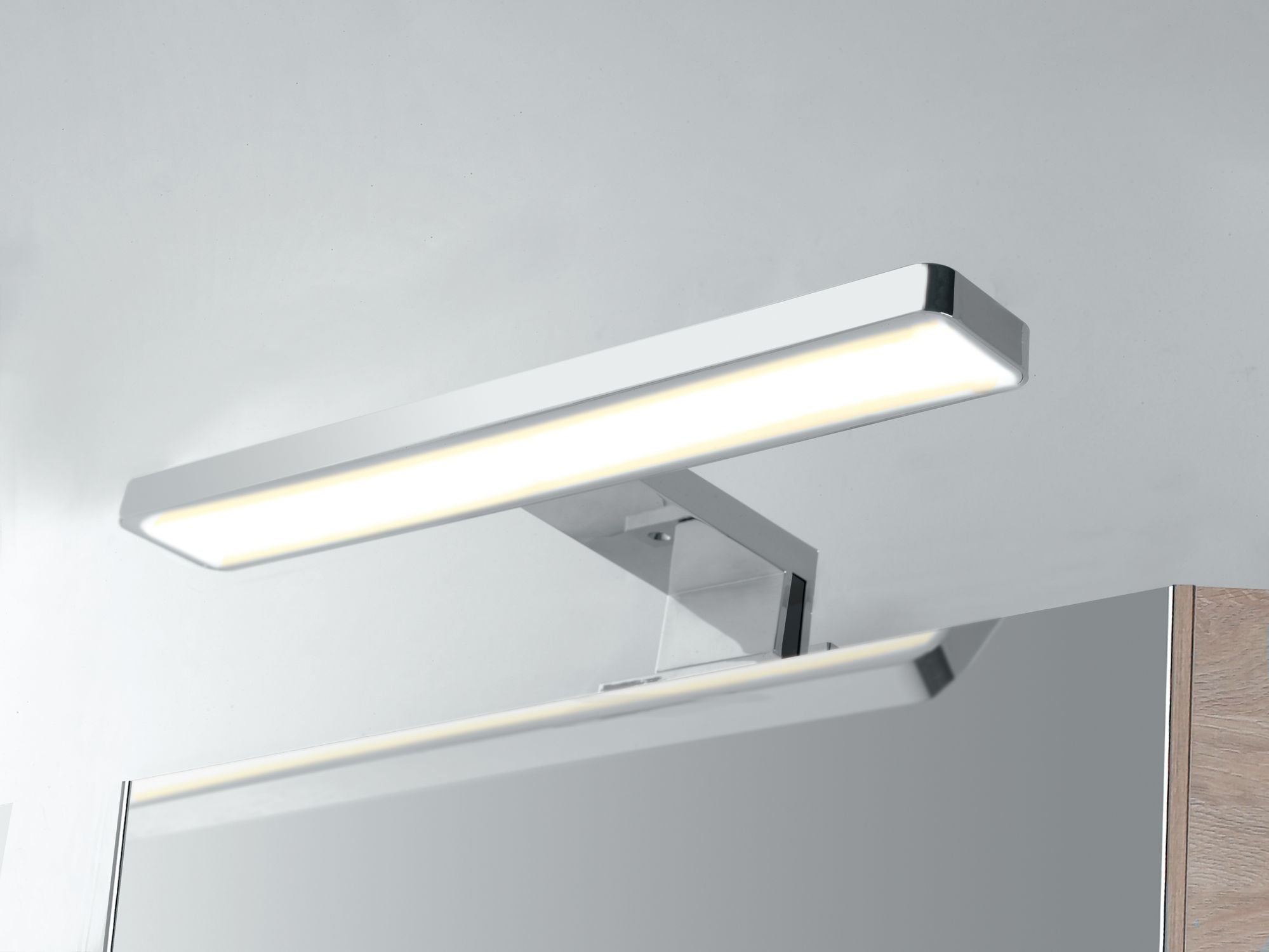 Applique da bagno led integrato con struttura in termoplastica e diffusore in acrilico con fissaggio su cornice o su specchio 5.2W 440lm 4000°k collezione FORD Applique da bagno led integrato con struttura in termoplastica e diffusore in acrilico con fissaggio su cornice o su specchio 5.2W 440lm 4000°k collezione FORD